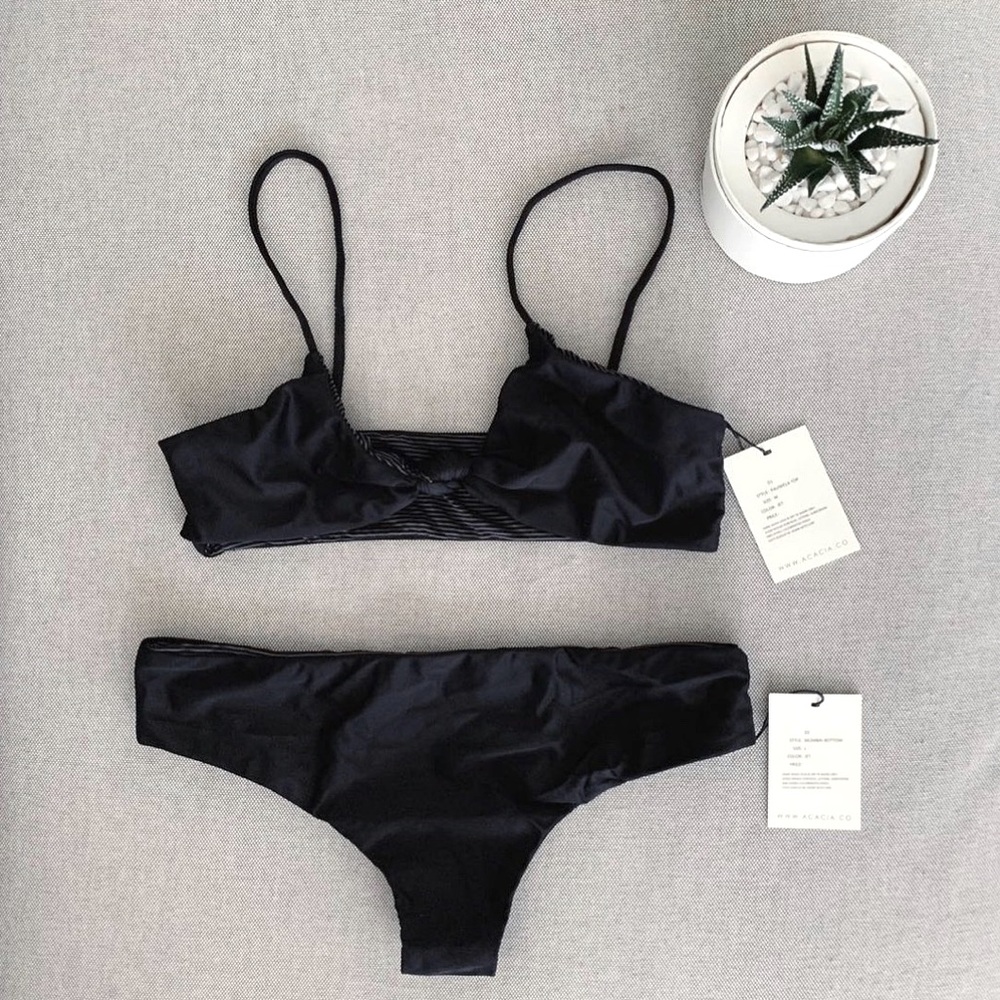 200v BNWT Acacia Swimwear Jet Set (M/L)
